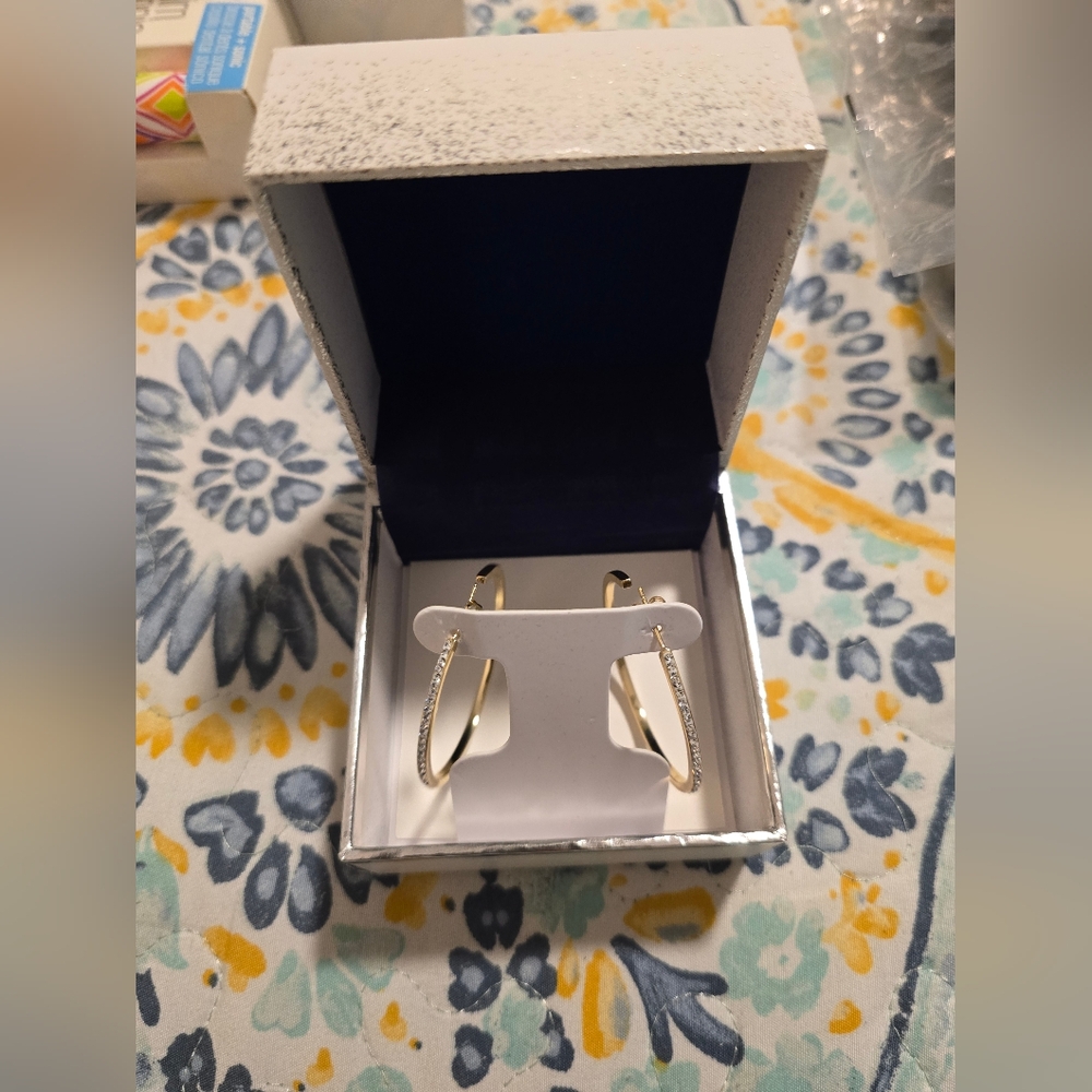 NWT elegant Gold Hoop Fashion Earrings with diamond Accents